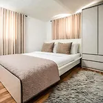 Urban Base With Free Parking & Terrace *