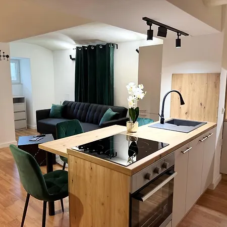 Urban Base With Free Parking & Terrace