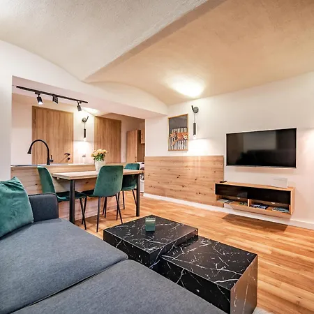 Apartment Urban Base Rooms & Apartments *
