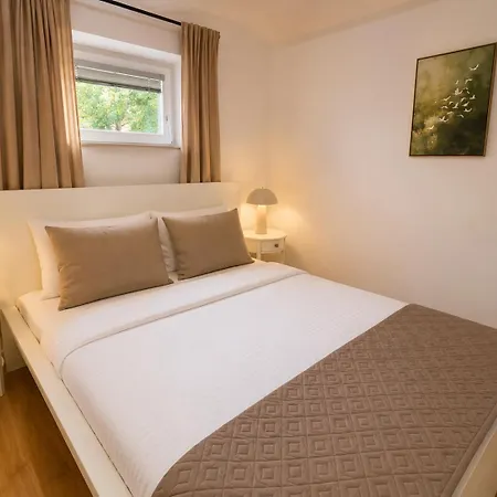 Urban Base Rooms & Apartments * Celje