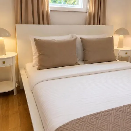 Urban Base Rooms & Apartments *