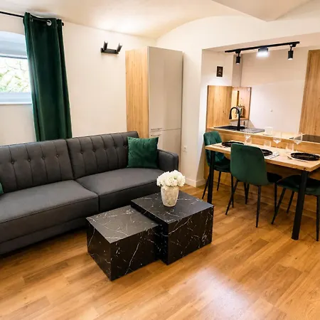 Urban Base Rooms & Apartments Apartment