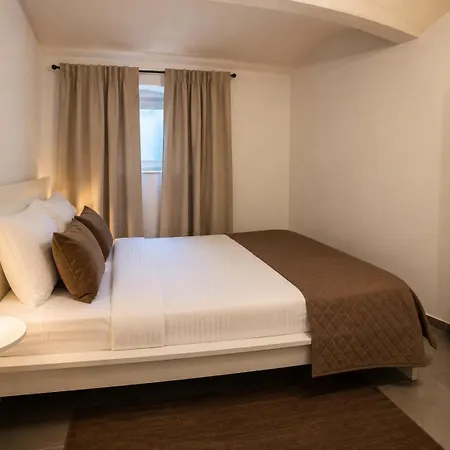 Urban Base Rooms & Apartments