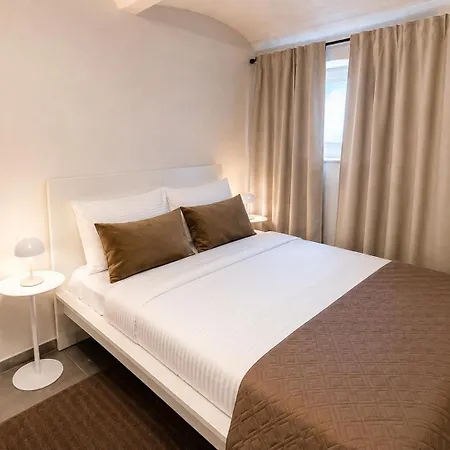 Apartment Urban Base Rooms & Apartments *