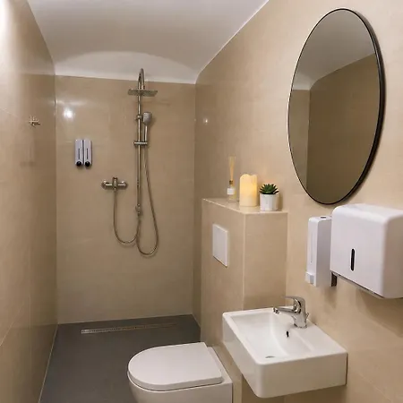 Urban Base Rooms & Apartments * Celje