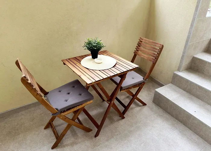 Urban Base With Free Parking & Terrace Apartment